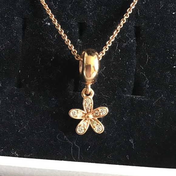 Pandora Rose Gold Daisy Necklace - Picture 3 of 9